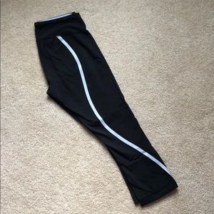 Lululemon MidLength Crop Capri in Black & Lavender